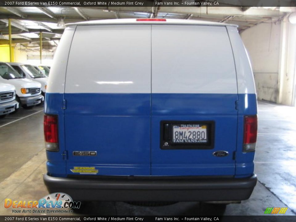 2007 Ford E Series Van E150 Commercial Oxford White / Medium Flint Grey Photo #4