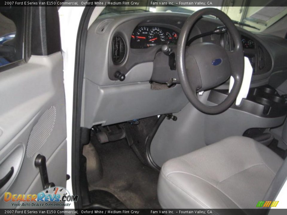 2007 Ford E Series Van E150 Commercial Oxford White / Medium Flint Grey Photo #6