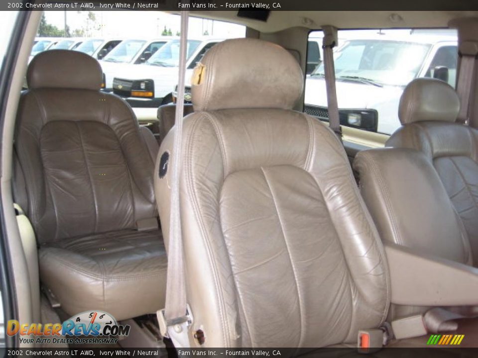 2002 Chevrolet Astro LT AWD Ivory White / Neutral Photo #3