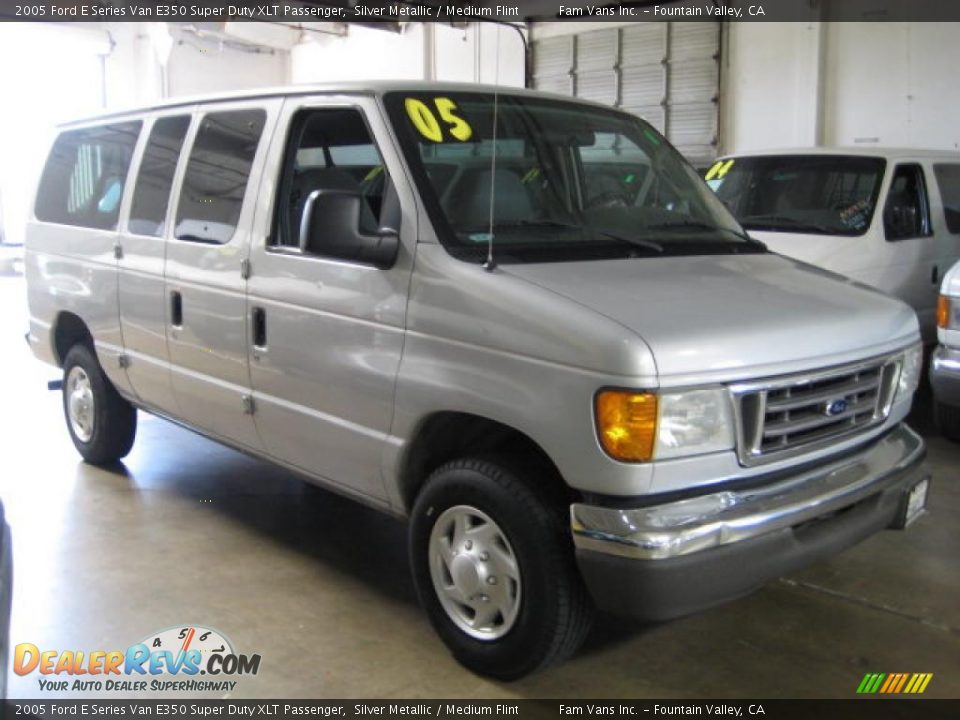 2005 Ford E Series Van E350 Super Duty XLT Passenger Silver Metallic / Medium Flint Photo #1