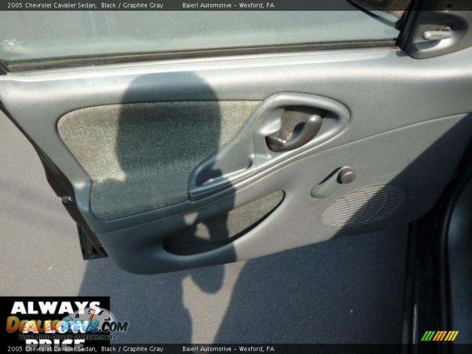 2005 Chevrolet Cavalier Sedan Black / Graphite Gray Photo #12