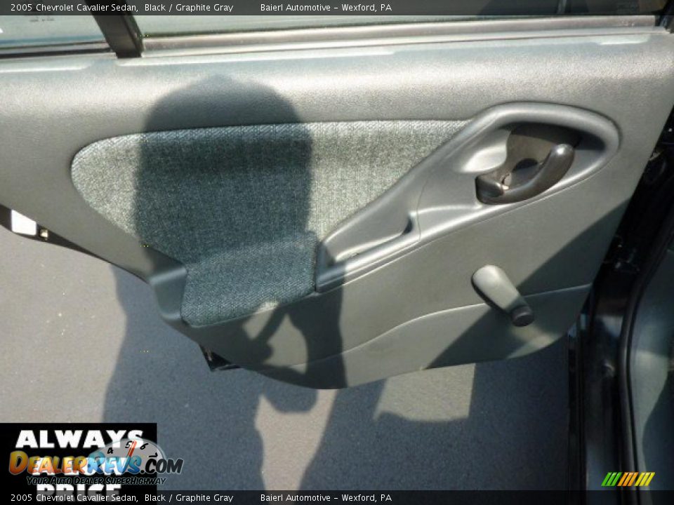 2005 Chevrolet Cavalier Sedan Black / Graphite Gray Photo #14