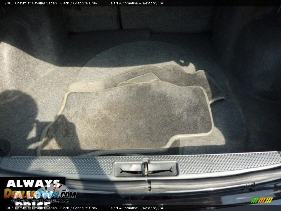 2005 Chevrolet Cavalier Sedan Black / Graphite Gray Photo #15