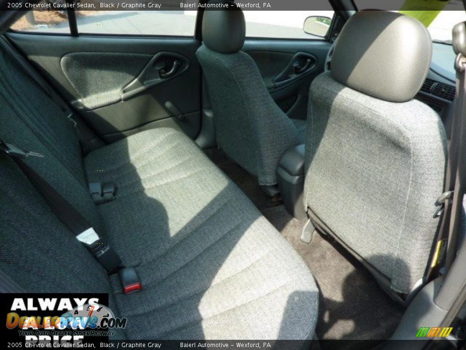2005 Chevrolet Cavalier Sedan Black / Graphite Gray Photo #16