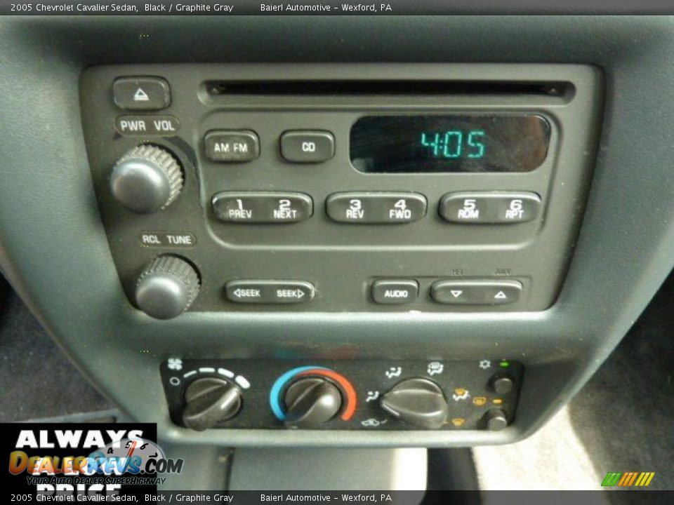 2005 Chevrolet Cavalier Sedan Black / Graphite Gray Photo #18
