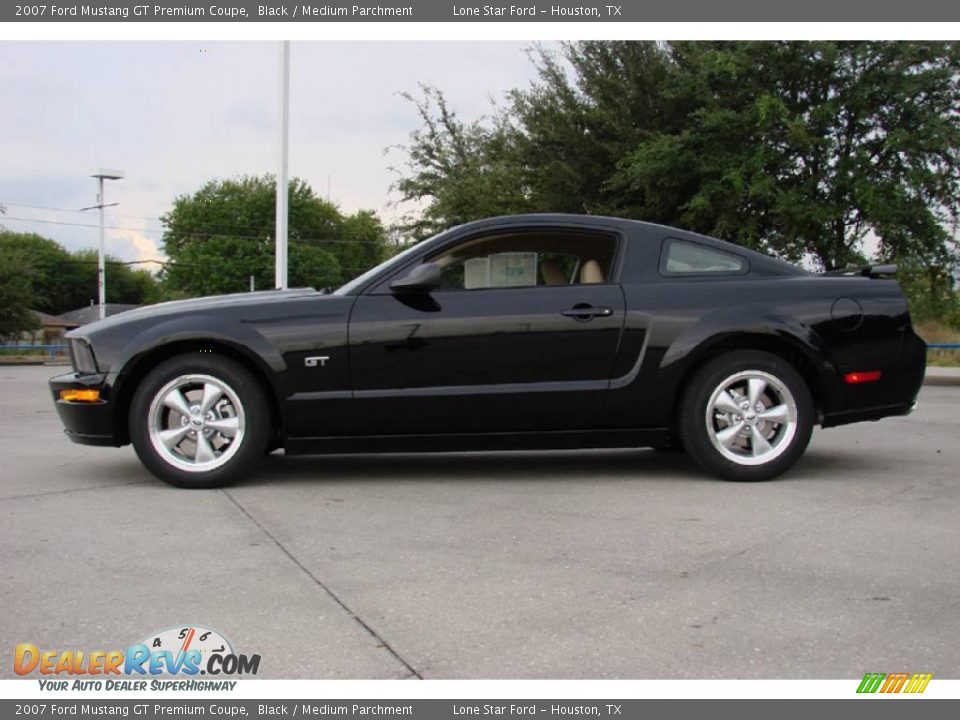 2007 Ford Mustang GT Premium Coupe Black / Medium Parchment Photo #3