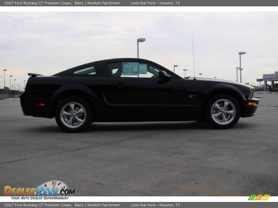 2007 Ford Mustang GT Premium Coupe Black / Medium Parchment Photo #5