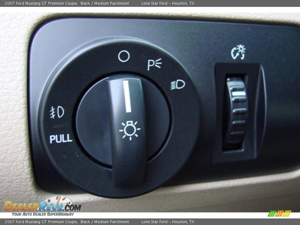 2007 Ford Mustang GT Premium Coupe Black / Medium Parchment Photo #17