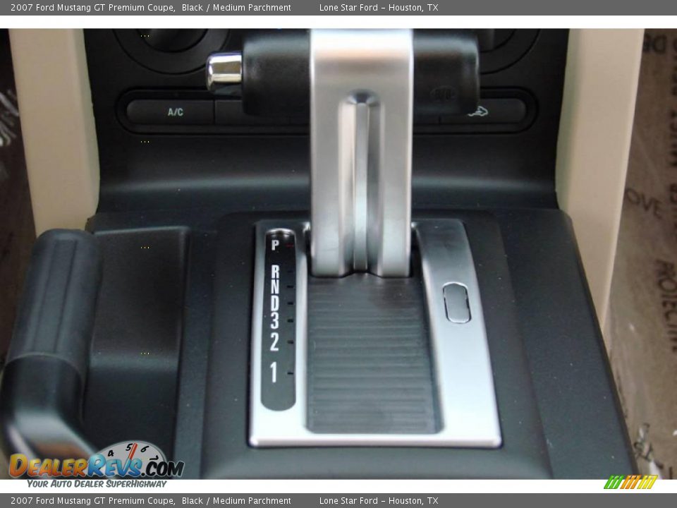 2007 Ford Mustang GT Premium Coupe Black / Medium Parchment Photo #22