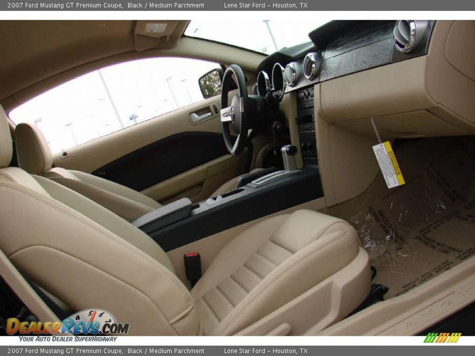 2007 Ford Mustang GT Premium Coupe Black / Medium Parchment Photo #23