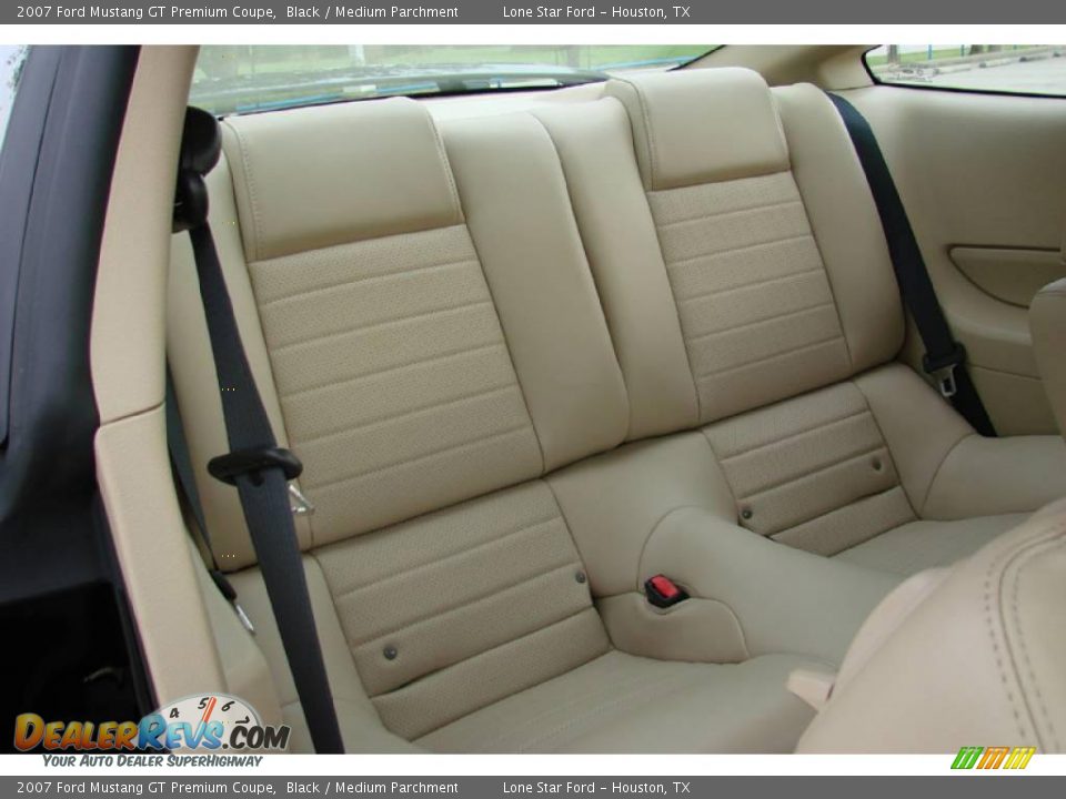 2007 Ford Mustang GT Premium Coupe Black / Medium Parchment Photo #24