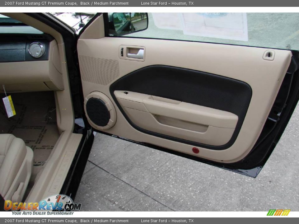 2007 Ford Mustang GT Premium Coupe Black / Medium Parchment Photo #25