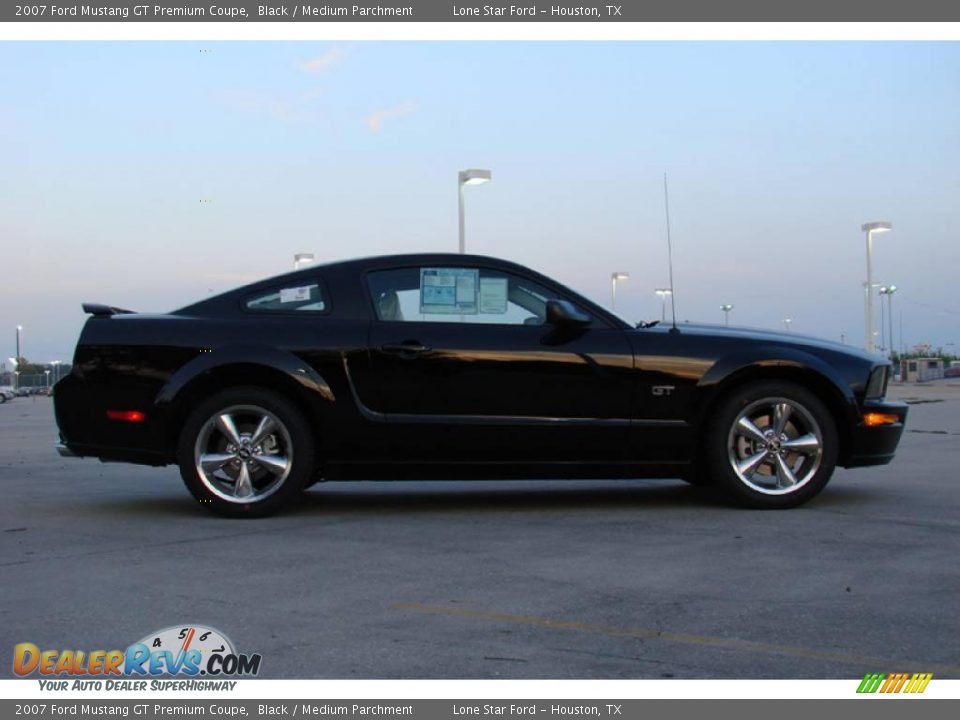 2007 Ford Mustang GT Premium Coupe Black / Medium Parchment Photo #4