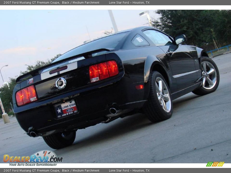 2007 Ford Mustang GT Premium Coupe Black / Medium Parchment Photo #8