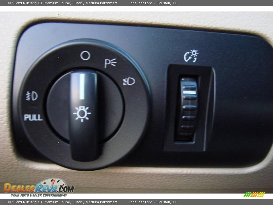 2007 Ford Mustang GT Premium Coupe Black / Medium Parchment Photo #17