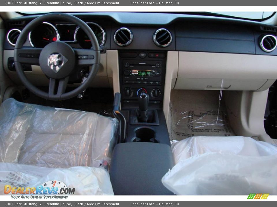 2007 Ford Mustang GT Premium Coupe Black / Medium Parchment Photo #18