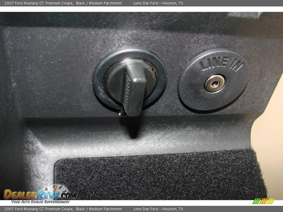 2007 Ford Mustang GT Premium Coupe Black / Medium Parchment Photo #27
