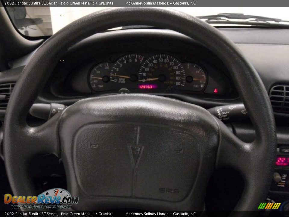 2002 Pontiac Sunfire SE Sedan Polo Green Metallic / Graphite Photo #10