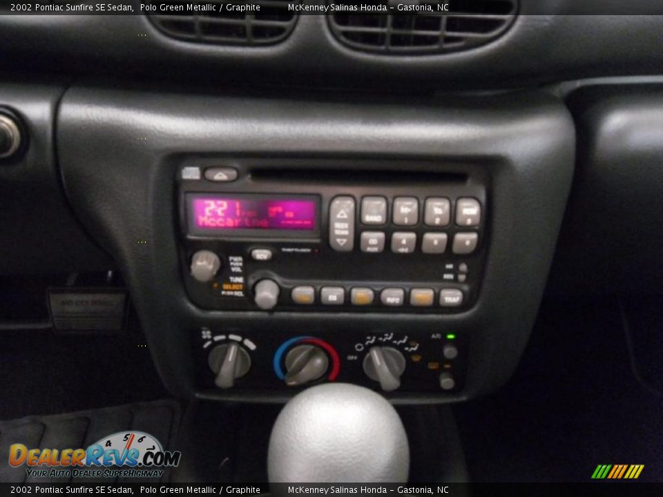 2002 Pontiac Sunfire SE Sedan Polo Green Metallic / Graphite Photo #12