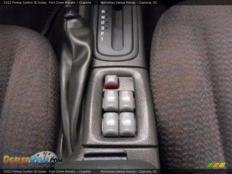 2002 Pontiac Sunfire SE Sedan Polo Green Metallic / Graphite Photo #13