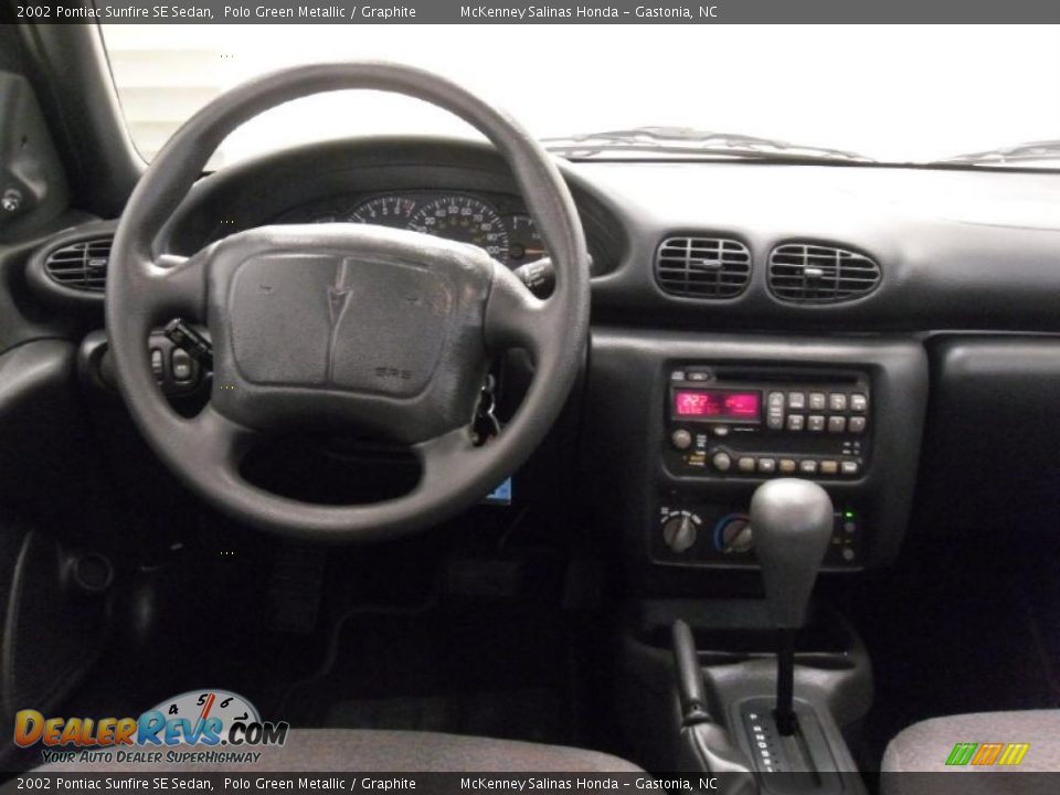 2002 Pontiac Sunfire SE Sedan Polo Green Metallic / Graphite Photo #16