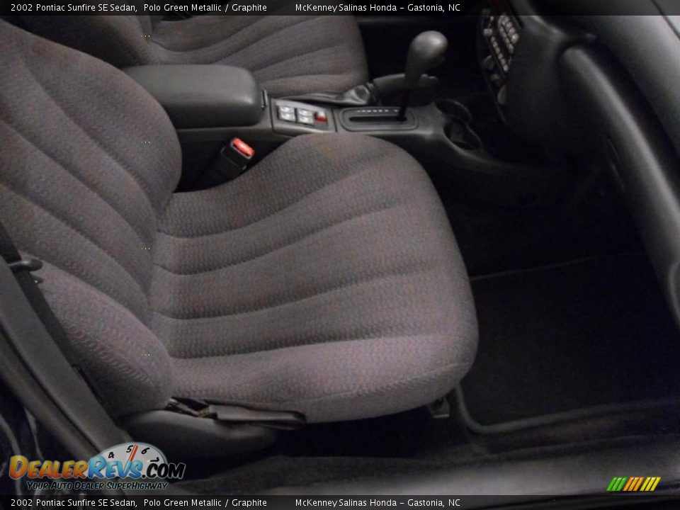 2002 Pontiac Sunfire SE Sedan Polo Green Metallic / Graphite Photo #20