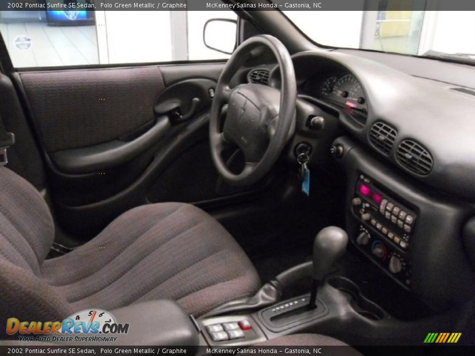 2002 Pontiac Sunfire SE Sedan Polo Green Metallic / Graphite Photo #22