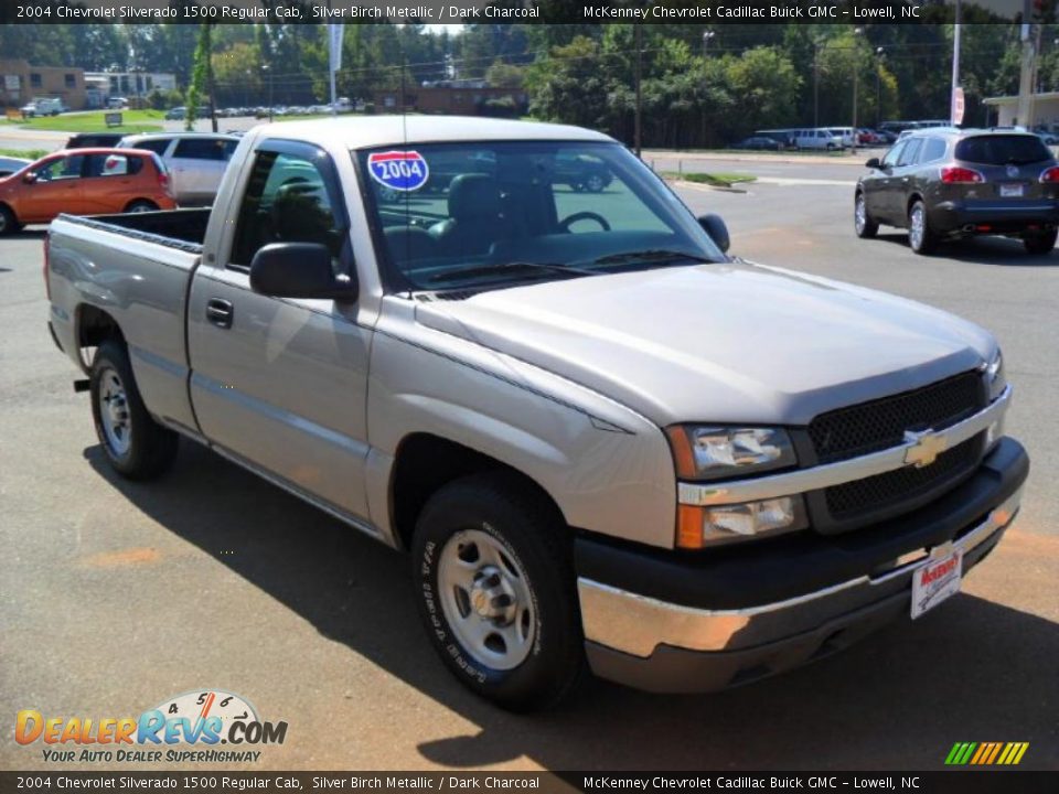 2004 Chevrolet Silverado 1500 Regular Cab Silver Birch Metallic / Dark Charcoal Photo #5