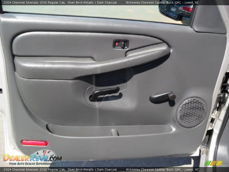 2004 Chevrolet Silverado 1500 Regular Cab Silver Birch Metallic / Dark Charcoal Photo #10