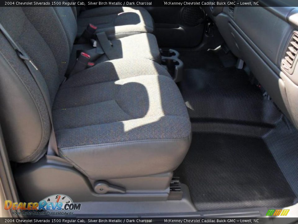 2004 Chevrolet Silverado 1500 Regular Cab Silver Birch Metallic / Dark Charcoal Photo #16