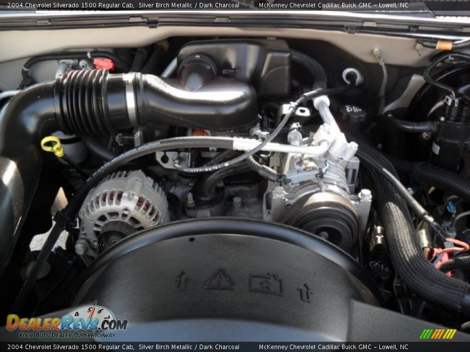 2004 Chevrolet Silverado 1500 Regular Cab Silver Birch Metallic / Dark Charcoal Photo #22