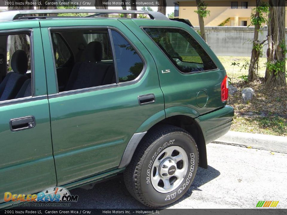 2001 Isuzu Rodeo LS Garden Green Mica / Gray Photo #2