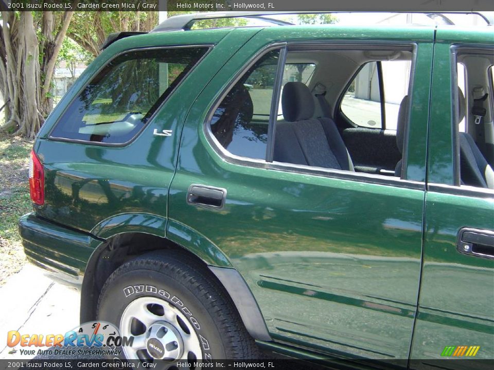 2001 Isuzu Rodeo LS Garden Green Mica / Gray Photo #6