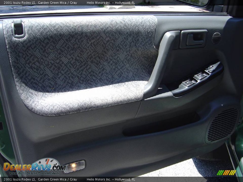 2001 Isuzu Rodeo LS Garden Green Mica / Gray Photo #12