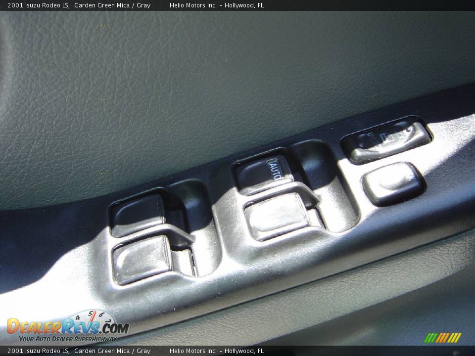 2001 Isuzu Rodeo LS Garden Green Mica / Gray Photo #13