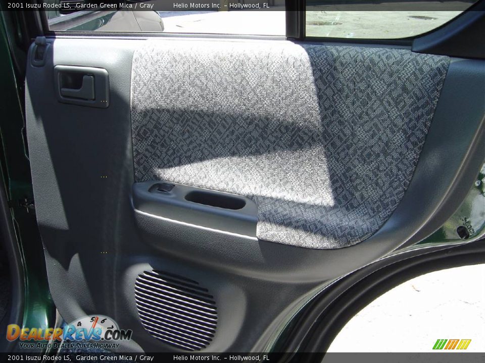 2001 Isuzu Rodeo LS Garden Green Mica / Gray Photo #20