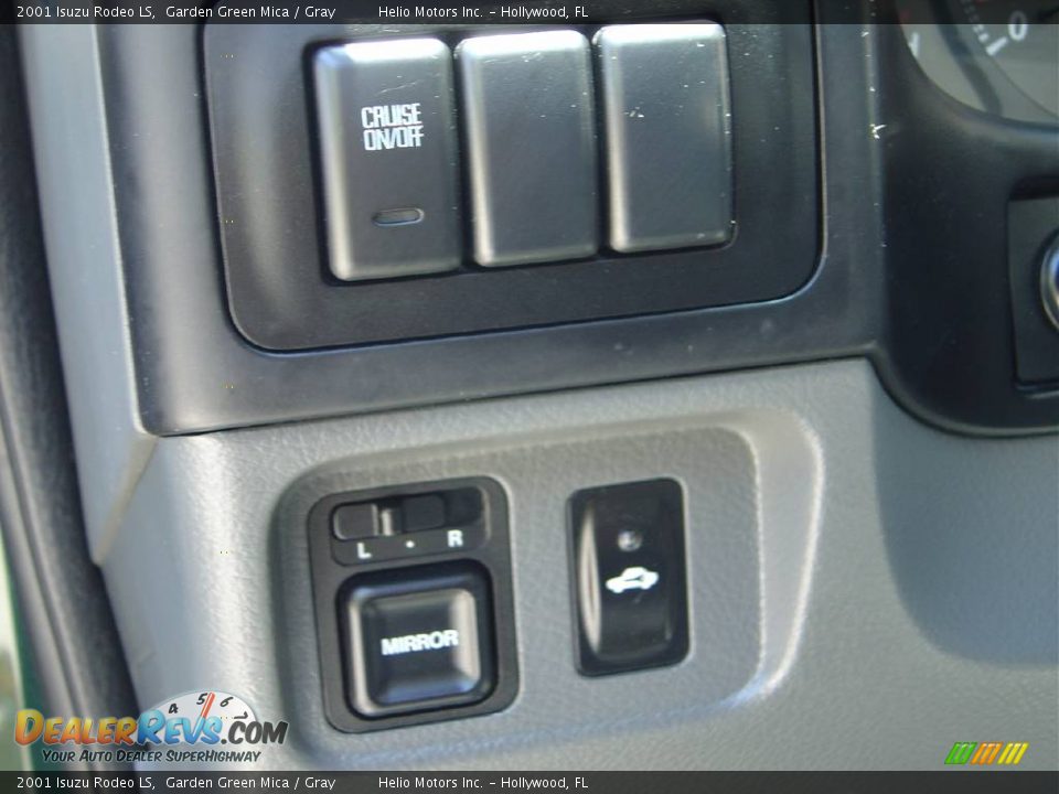2001 Isuzu Rodeo LS Garden Green Mica / Gray Photo #32