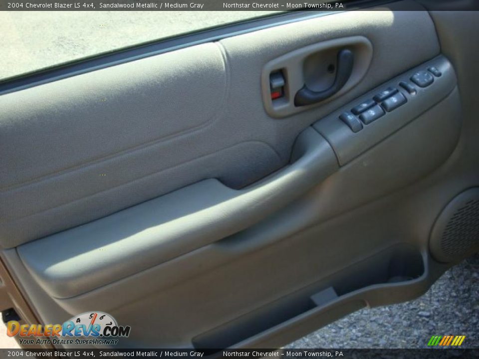 2004 Chevrolet Blazer LS 4x4 Sandalwood Metallic / Medium Gray Photo #11