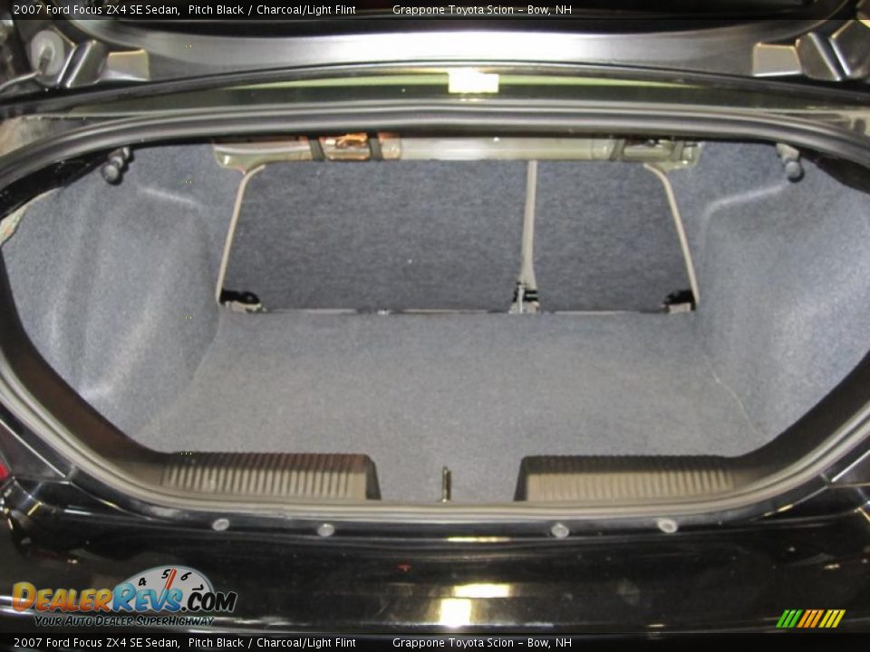 2007 Ford Focus ZX4 SE Sedan Pitch Black / Charcoal/Light Flint Photo #5