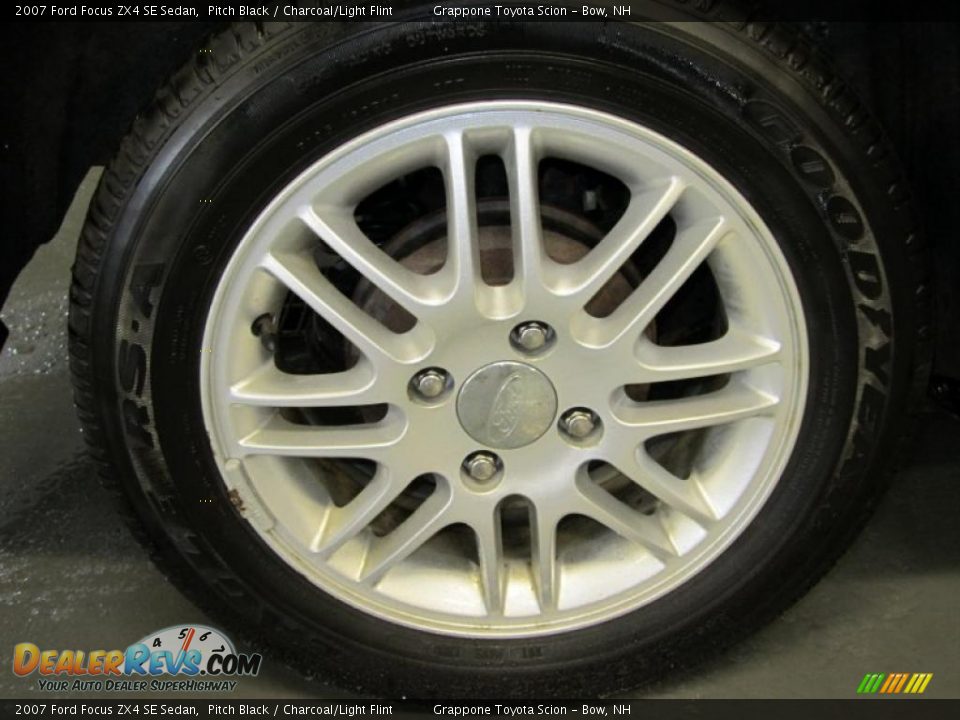 2007 Ford Focus ZX4 SE Sedan Pitch Black / Charcoal/Light Flint Photo #6