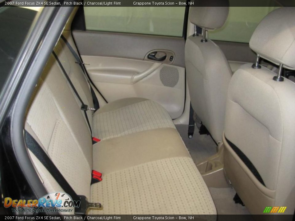 2007 Ford Focus ZX4 SE Sedan Pitch Black / Charcoal/Light Flint Photo #7