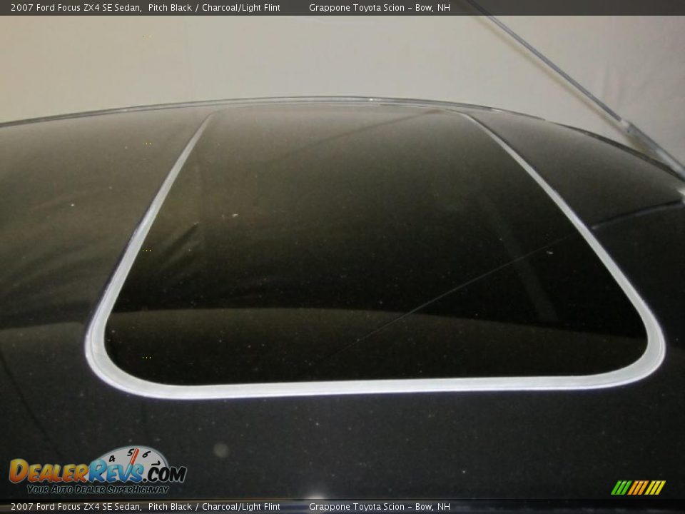 2007 Ford Focus ZX4 SE Sedan Pitch Black / Charcoal/Light Flint Photo #9