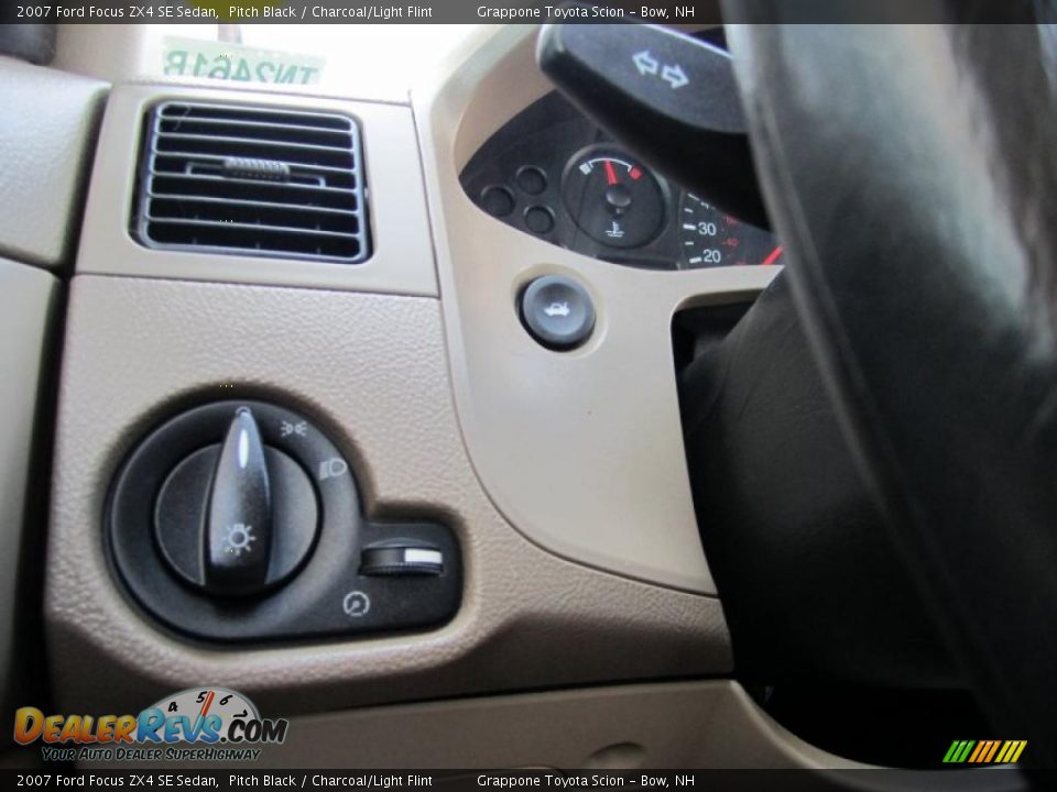2007 Ford Focus ZX4 SE Sedan Pitch Black / Charcoal/Light Flint Photo #13
