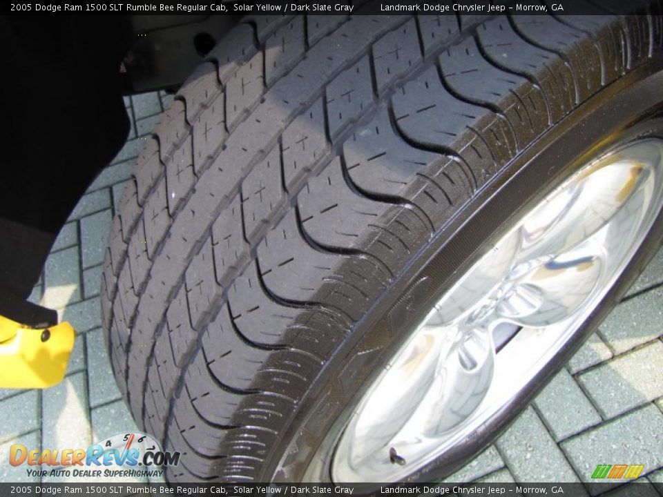 2005 Dodge Ram 1500 SLT Rumble Bee Regular Cab Solar Yellow / Dark Slate Gray Photo #24