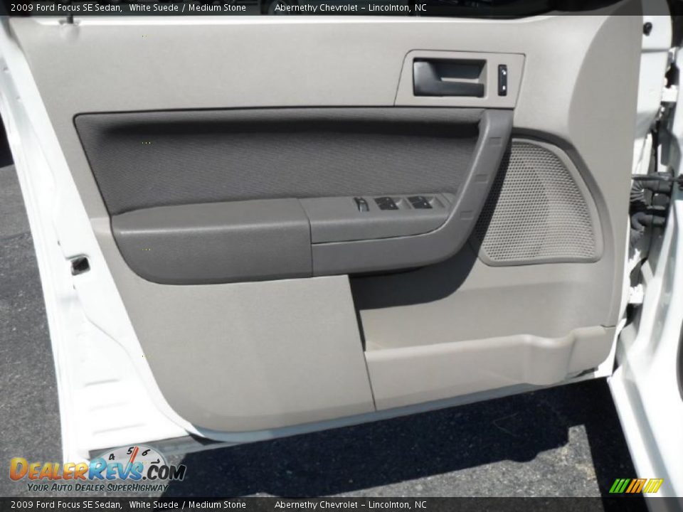 2009 Ford Focus SE Sedan White Suede / Medium Stone Photo #6