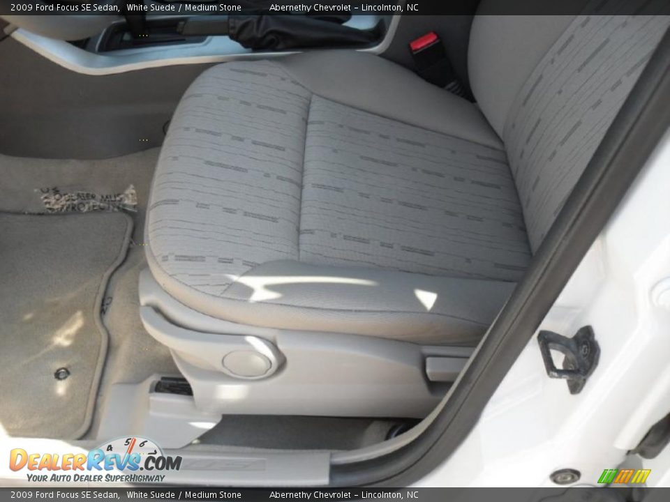 2009 Ford Focus SE Sedan White Suede / Medium Stone Photo #7