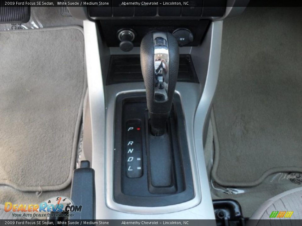 2009 Ford Focus SE Sedan White Suede / Medium Stone Photo #9