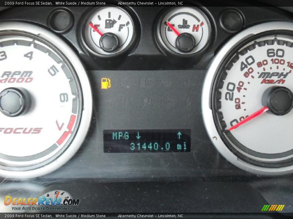 2009 Ford Focus SE Sedan White Suede / Medium Stone Photo #11