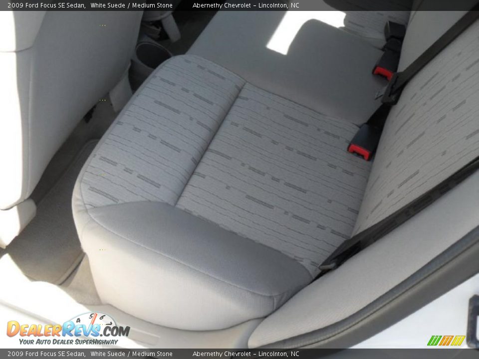 2009 Ford Focus SE Sedan White Suede / Medium Stone Photo #12