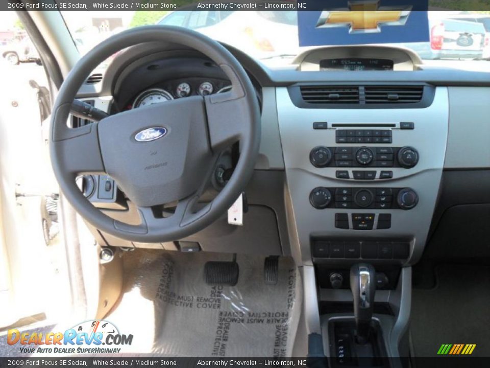 2009 Ford Focus SE Sedan White Suede / Medium Stone Photo #13